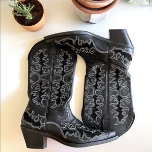 ARIAT beautiful black leather cowboy boots
